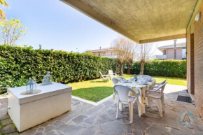villino con giardino sul mare